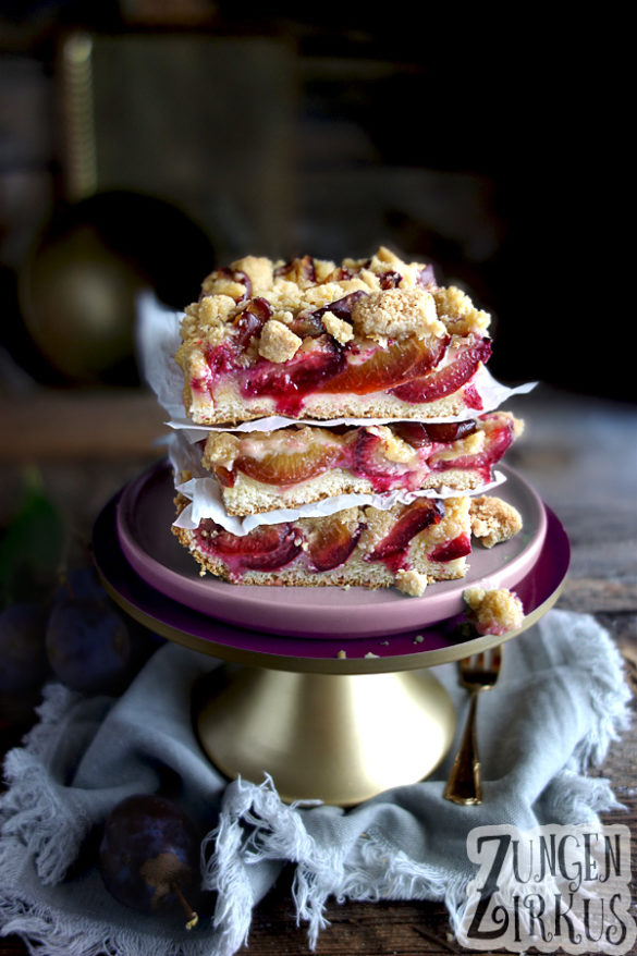 Zwetschgendatschi mit Creme d'amande Mandelcreme und Zimtstreusel