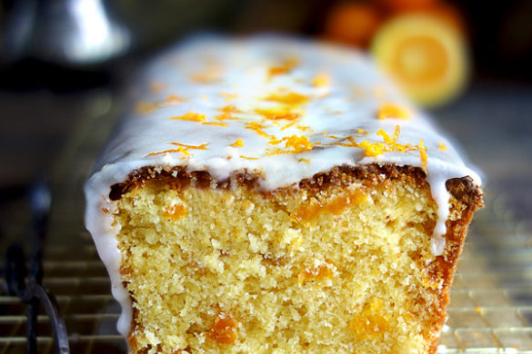 Sizilianischer Orangenkuchen mit Schokolade und Aprikosen